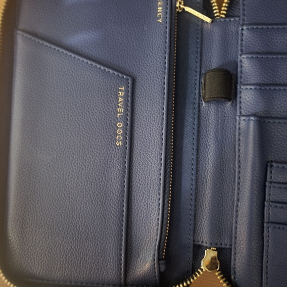 ✅✅ SOLD ✅✅ Love and Lore Travel Wallet in navy blue - Picture 8 of 9